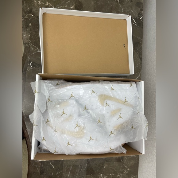 New! Nike Air Jordan 1 Retro High OG Women's "Metallic Gold" Shoe - Picture 14 of 14